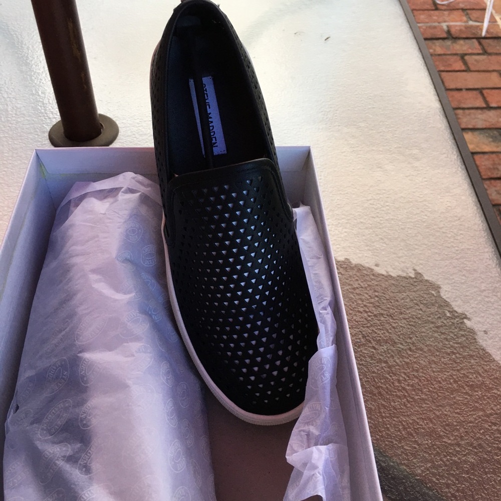 Steve Madden leather tennis shoes size 9